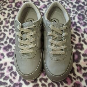 Propet Women's 5 XW Grey Washable Walker Lace-Up